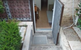 Garden Basement - Seminterrato Max 4 Ospiti - Fiumicino Vicino Aeroporto E Fiera